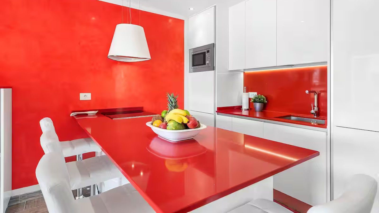 How to find and book luxury homes for rent in Tenerife safely